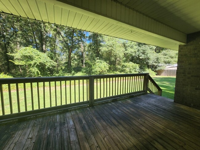 Building Photo - Coming Soon To Tour! Lake City Pet Friendl...