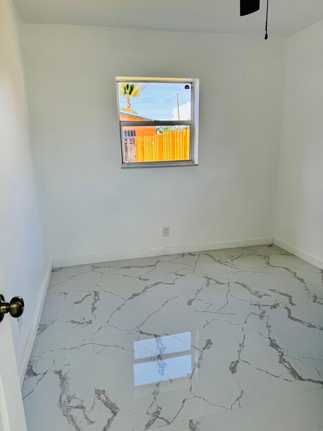Building Photo - 2021 NW 62nd Terrace