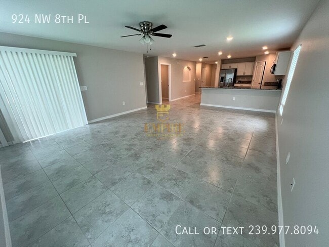 Building Photo - 924 NW 8th Pl