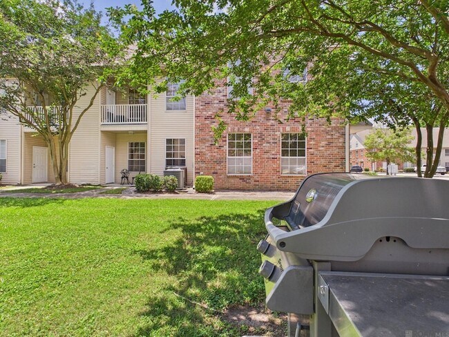 Building Photo - 4441 Burbank Dr