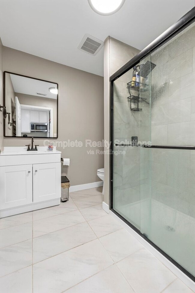 Building Photo - 620 S Benton Ave