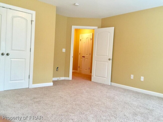 Building Photo - 586 Ruth Cir