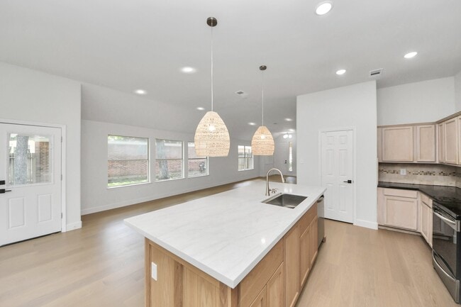 Building Photo - 38 Bayou Springs Ct