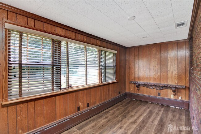 Building Photo - 5 Hilltop Ave