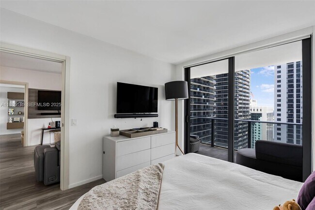 Building Photo - 801 S Miami Ave