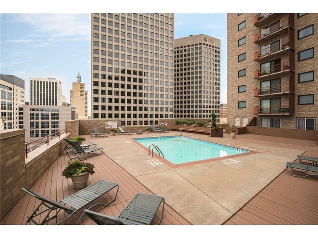 Building Photo - 66 9th St E