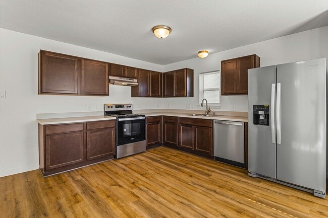 Building Photo - 169 Iris St