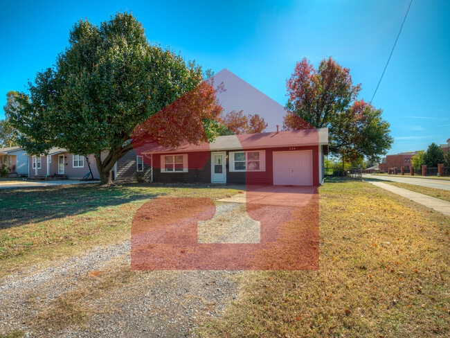 Building Photo - 224 W 5th St