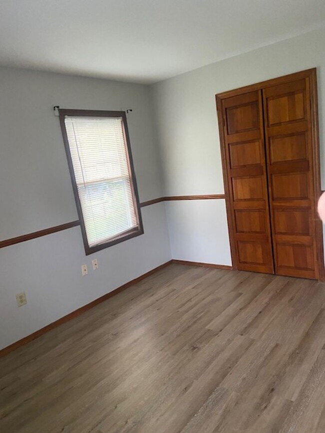 Building Photo - 1328 Bingham Dr