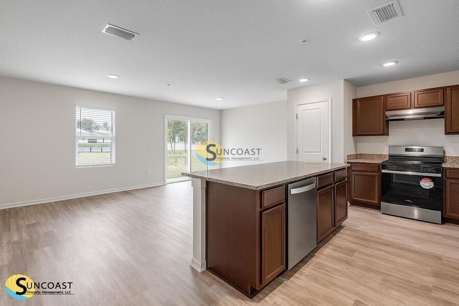Building Photo - 6408 Sweetbay Ln
