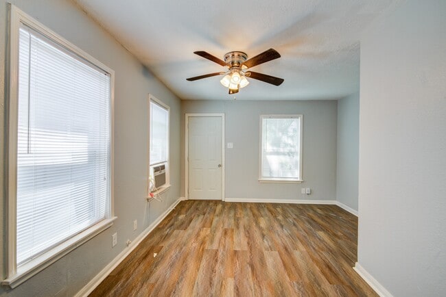 Building Photo - 206 Frawley St