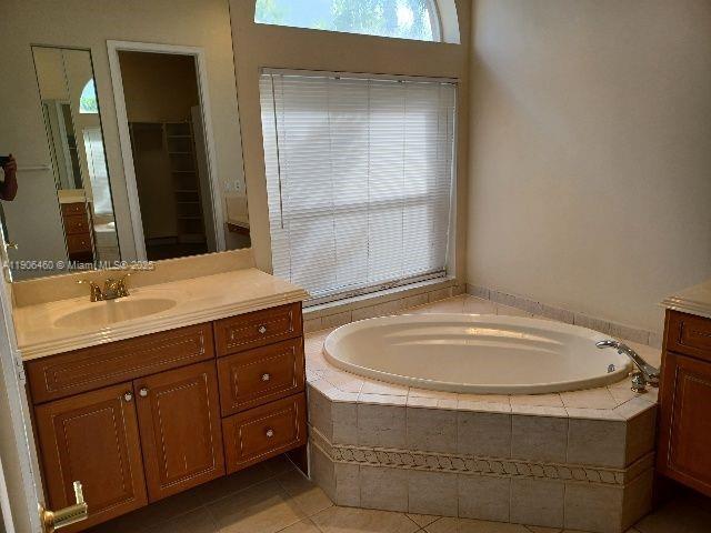 Building Photo - 6539 Stonehurst Cir