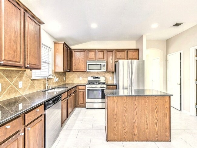 Building Photo - Comfortable 3BR / 2BA Home with Fireplace, Natural Light & Private Backyard