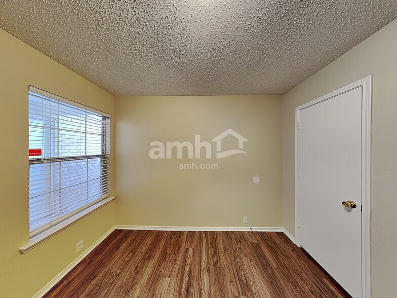 Building Photo - 3245 Bent Creek Dr