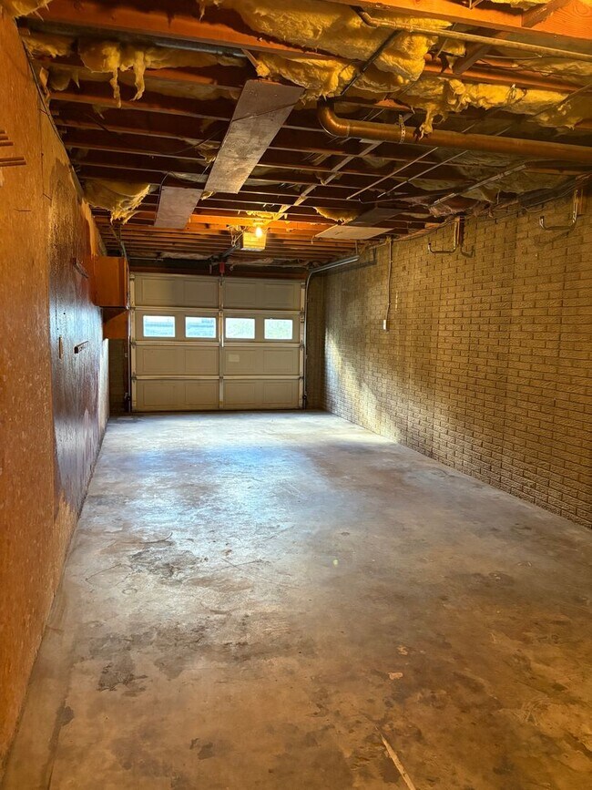 Building Photo - Stunning South Missoula Home with Views fo...