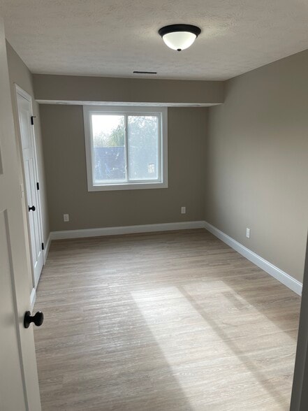 Building Photo - 1055 Gordon Hill Pike