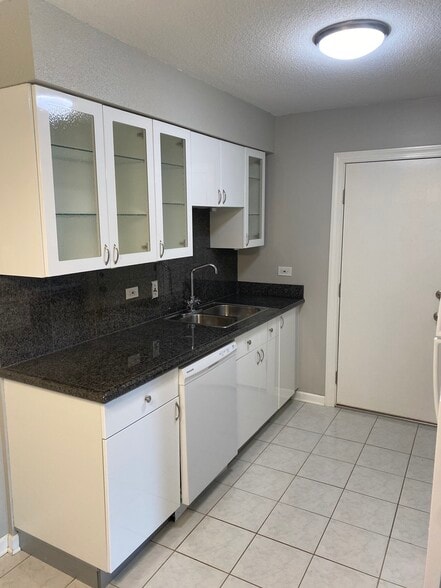 Kitchen - 7335 W 157th St