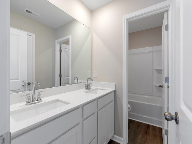 Building Photo - 140 Clairvale Ct