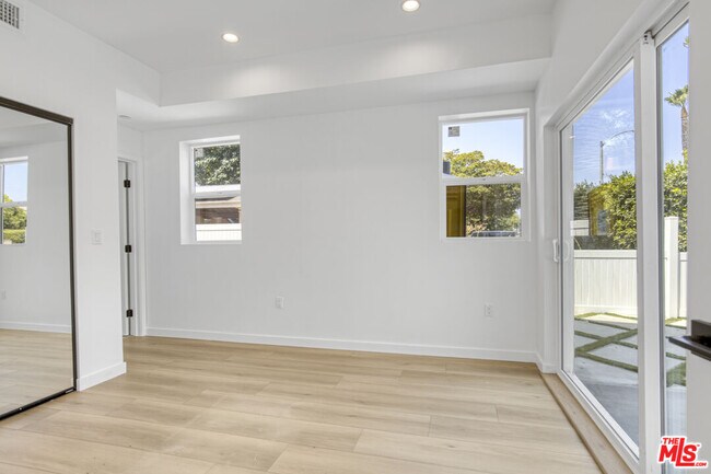 Building Photo - 10828 Hesby St