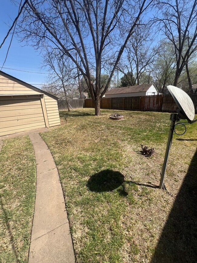 Building Photo - Pre leasing or Available now 3/2 in Heart of Lubbock!