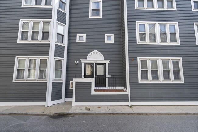 Building Photo - 126 Tudor St