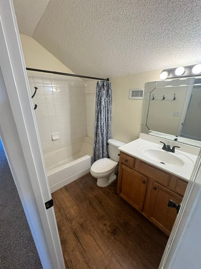 Building Photo - Spacious 4 Bedroom in South Crestview!