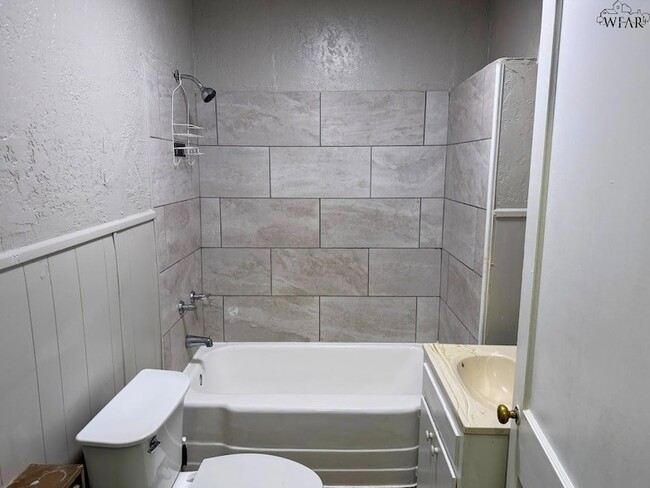 Building Photo - 2015 Polk St