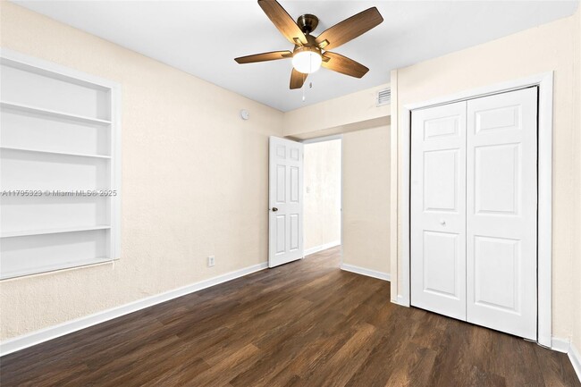 Building Photo - 1315 N 19th Ave