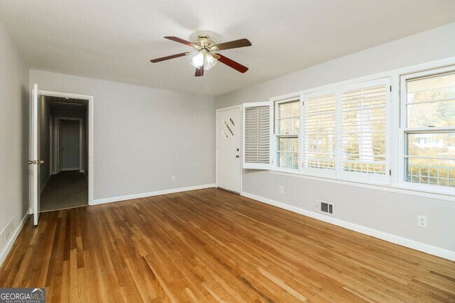 Building Photo - 1255 Angelia Dr SW