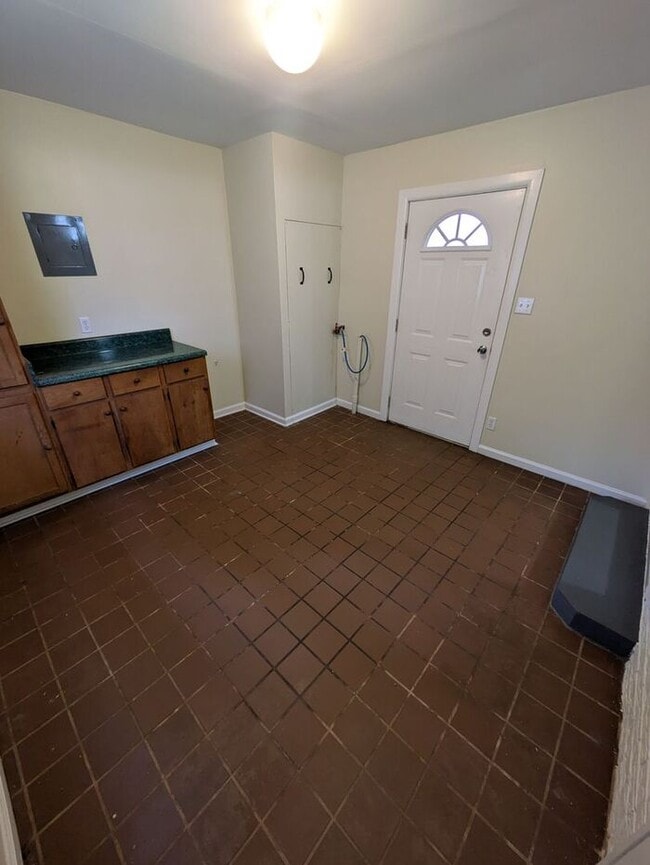 Building Photo - 3BD/2BA Single Family Home in Hickory, NC