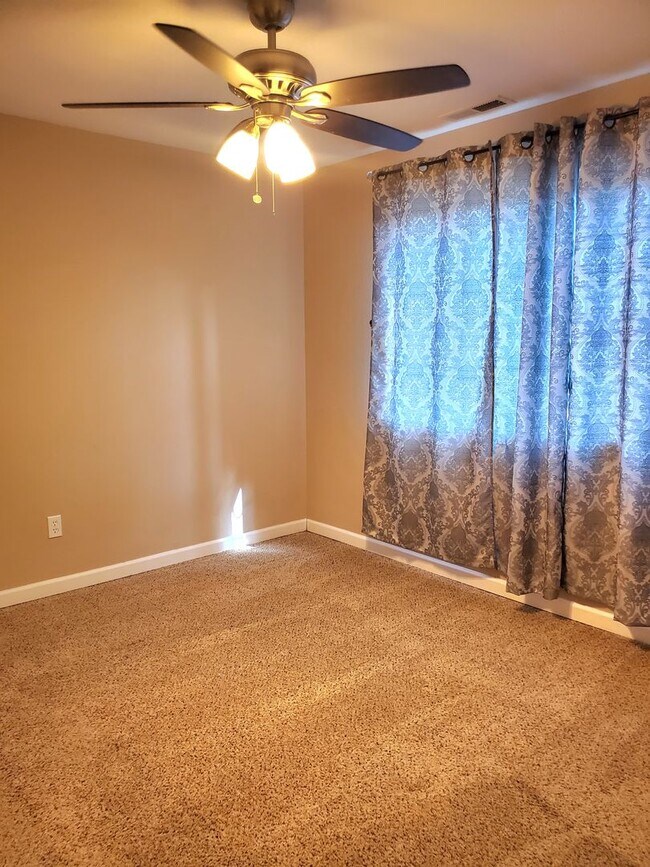 Building Photo - 5 Bed /3 Bath Home in Spanaway
