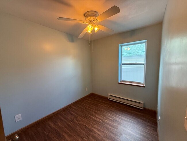 Building Photo - Beautifully Remodeled Duplex in the Villag...