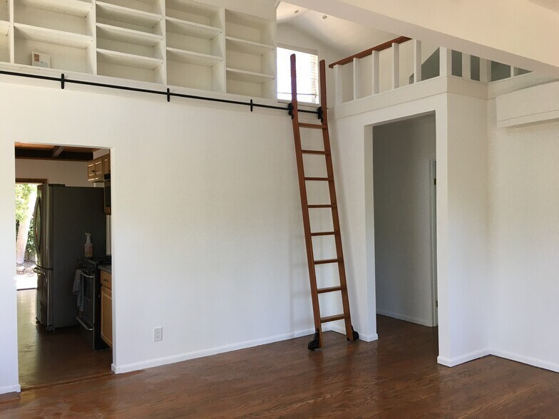Building Photo - 347 6th Ave