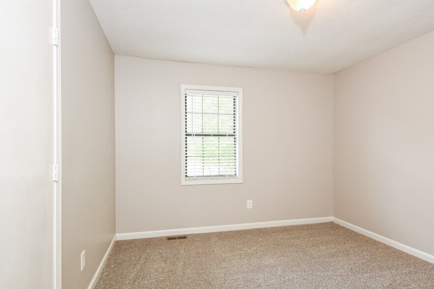 Building Photo - 1009 Hicksmil Dr SW