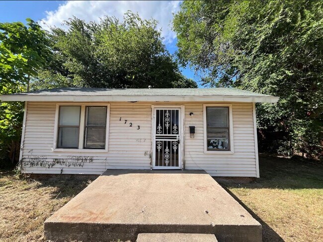 Primary Photo - 1 Bedroom Section 8 Home!!