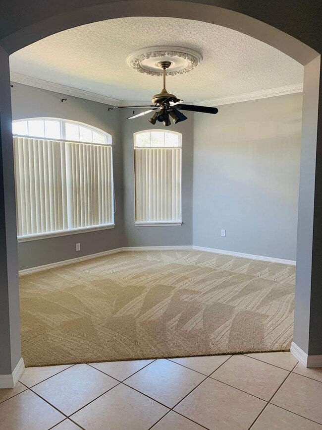 Building Photo - Beautiful 4 bed 3 bath plus Office and Pri...