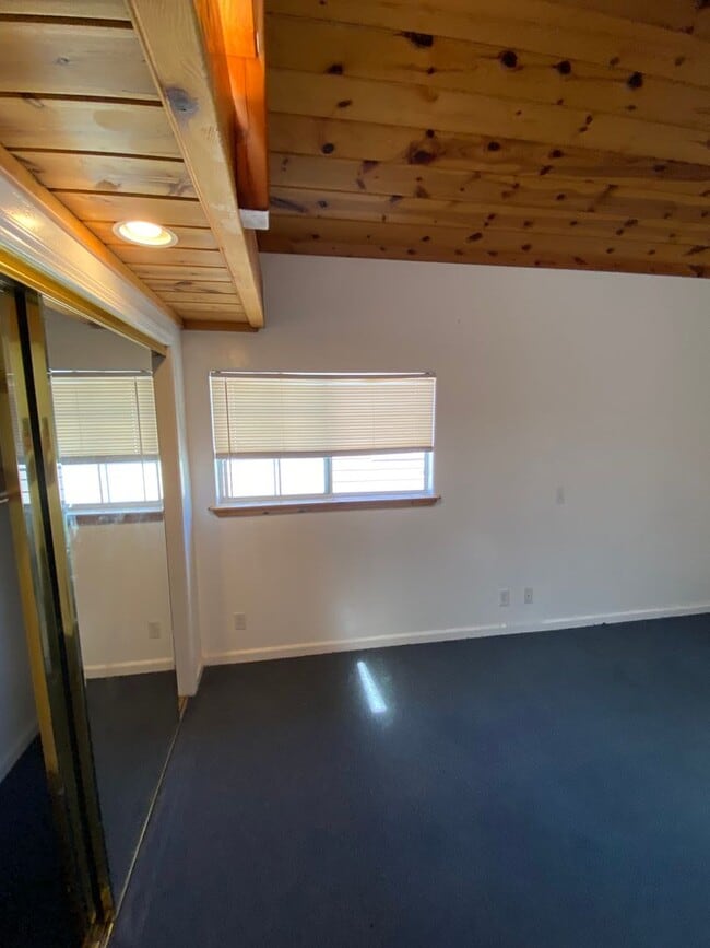 Building Photo - 6534 Del Playa Dr