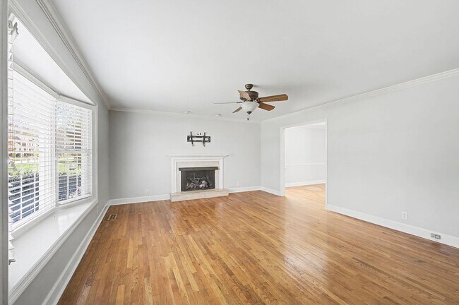 Building Photo - Stunning 3BR/2BA home in the desirable Temple Hills Golf Community!