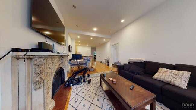 Building Photo - 3 bedroom in Manhattan NY 10003