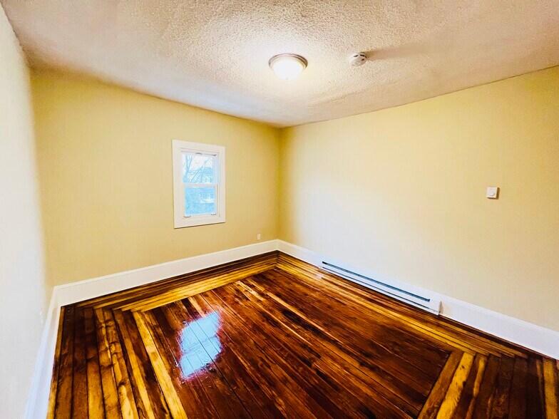 Building Photo - 16 Olivine St