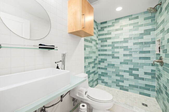 Building Photo - 339 N West Ave