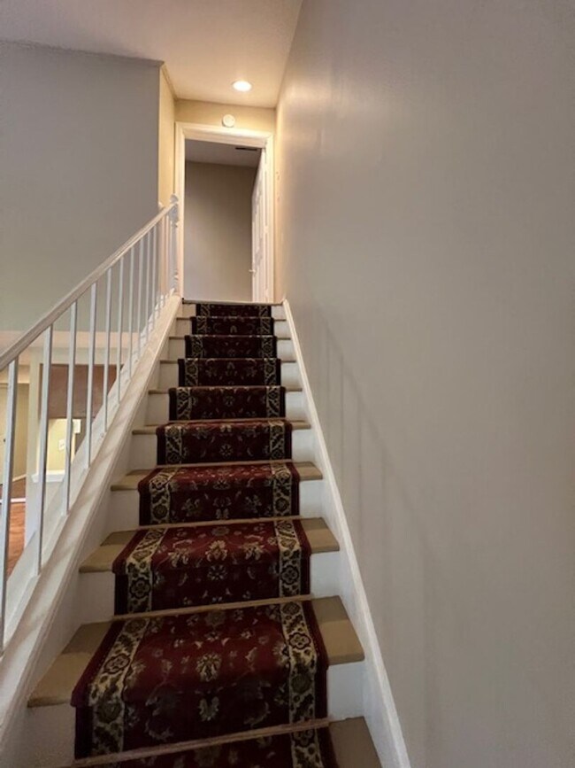 Building Photo - CONDO WITH LOFT IN GAITHERSBURG