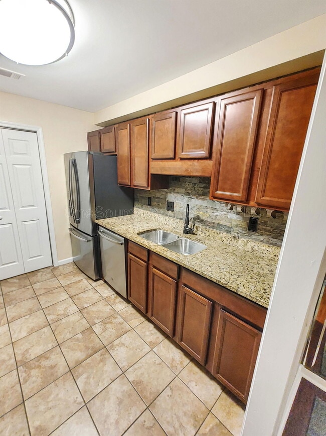 Building Photo - 401 Augusta Dr
