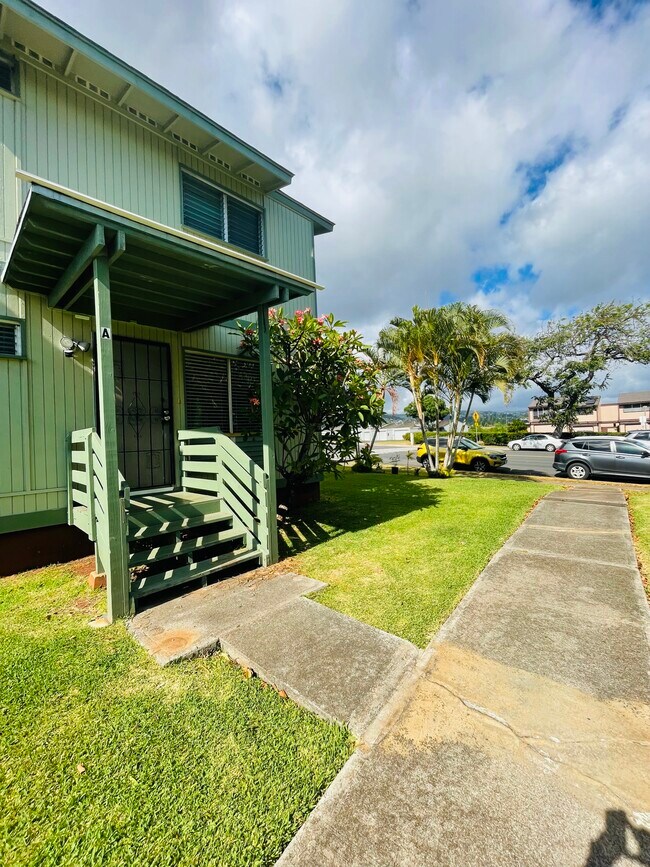 Building Photo - 98 -401 Hookanike St. #A