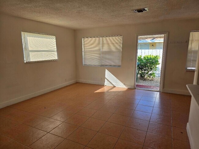 Building Photo - 3640 NE 1st Ave.