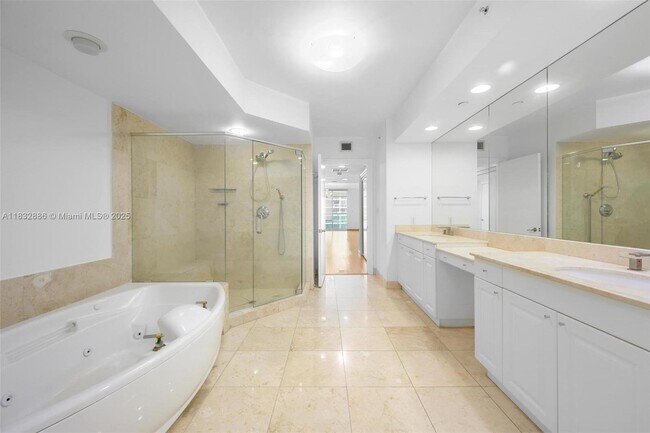 Building Photo - 20201 E Country Club Dr