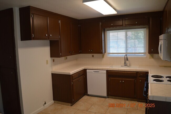 Building Photo - 4504 E Monte Vista Ave