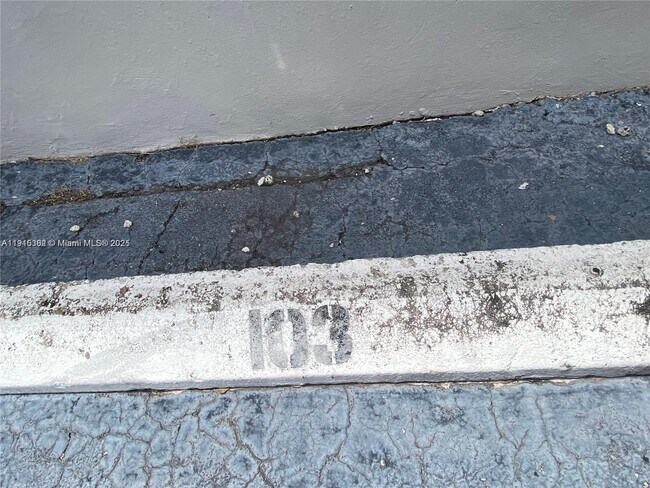 Building Photo - 95 Edgewater Dr