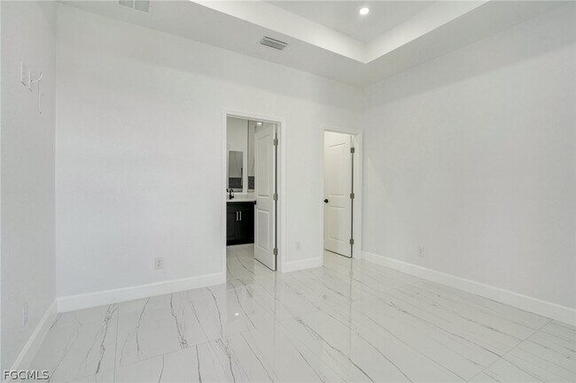 Building Photo - 4725-4727-4727 27th St SW