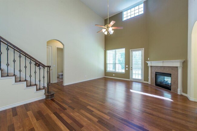 Building Photo - 15462 Mansion Woodland Dr